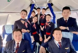 国泰航空空乘爆料视频,揭秘机舱内幕与真实服务现状