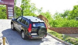 最新爆料越野车图片,豪华越野车惊艳亮相，性能与颜值并存